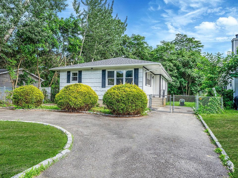 1st image of 44 Edgewater Drive