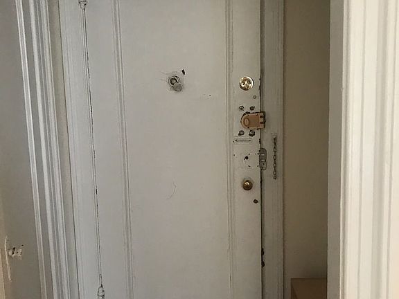 4th image of 2436 43rd St APT 4E