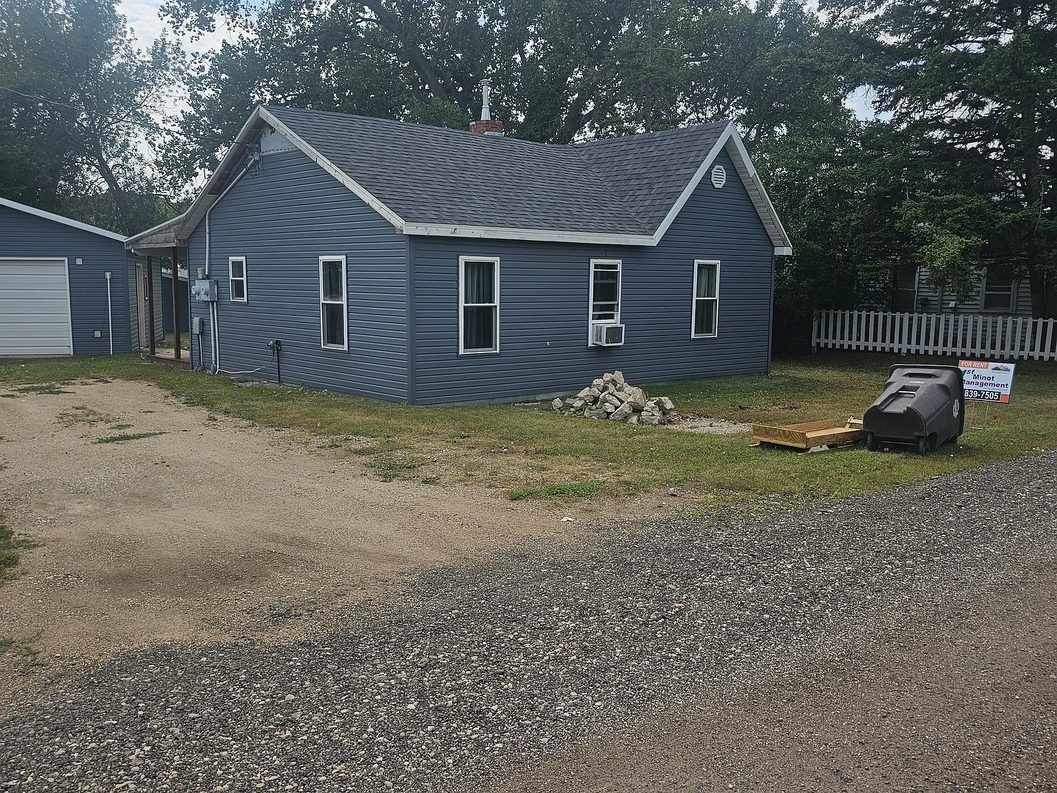 2 bed, 848 sqft, $925 — Photo 1