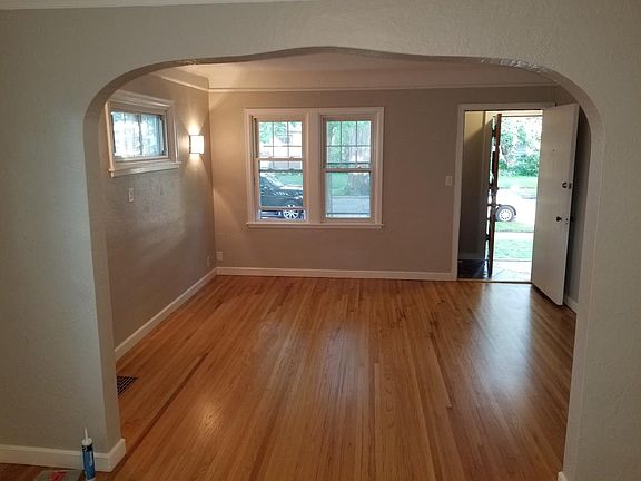 2nd image of 2933 39th Ave S