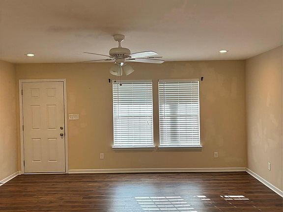 5th image of 2586 Lazy Oak Dr