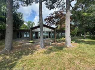 1054 Lake Angelus Shrs, Lake Angelus, MI