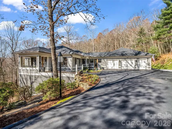 720 Overlook Dr, Flat Rock, NC 28731