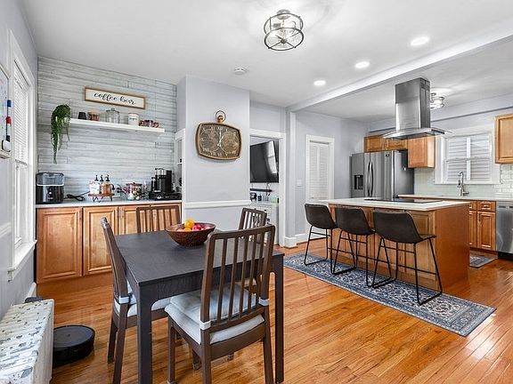 5th image of 33 Menlo St