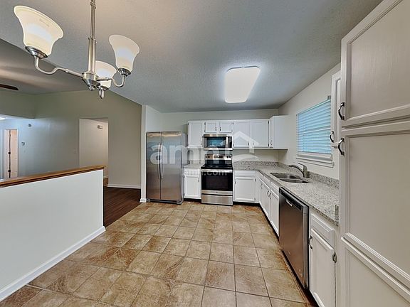 3rd image of 528 Woodfield Cir