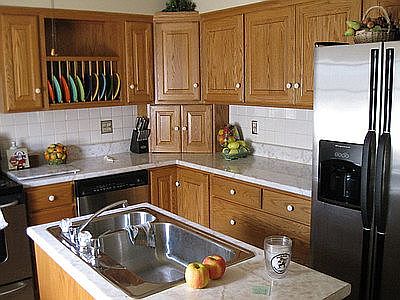 Kitchen w/ island