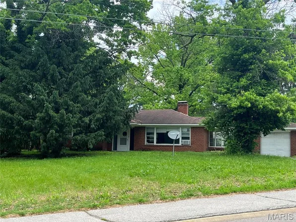 10000 Knollcrest Dr, Saint Louis, MO 63136