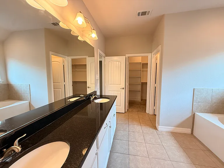 127 Frank St — Photo 11