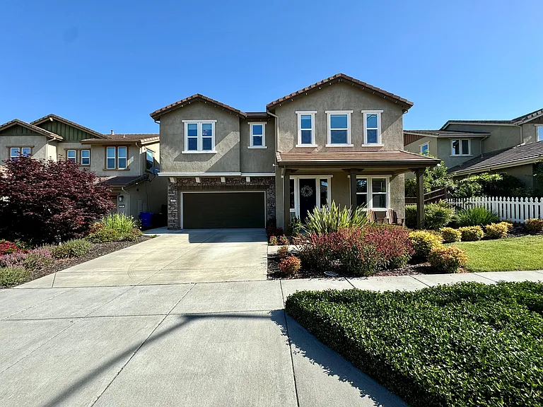 874 Erin Way — Photo 1