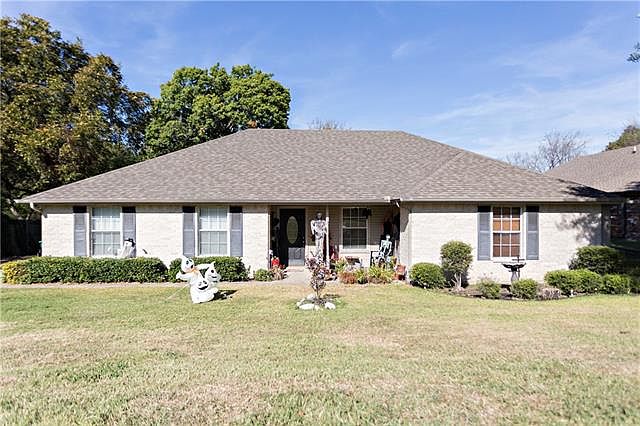 1st image of 215 Pecan Creek St
