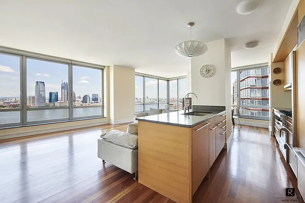 Sold by R New York | media 1