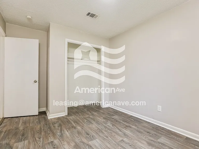 1483411_011_bedroom_12.jpg