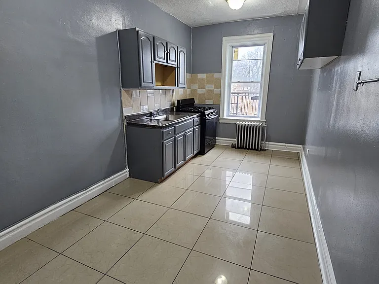 160 Grumman Ave #503 — Photo 7