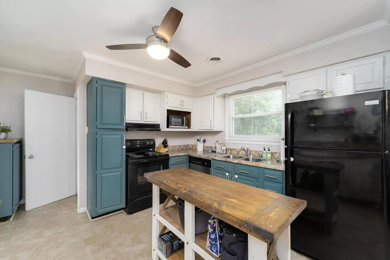 4 bed, 1650 sqft, $2,650 — Photo 2