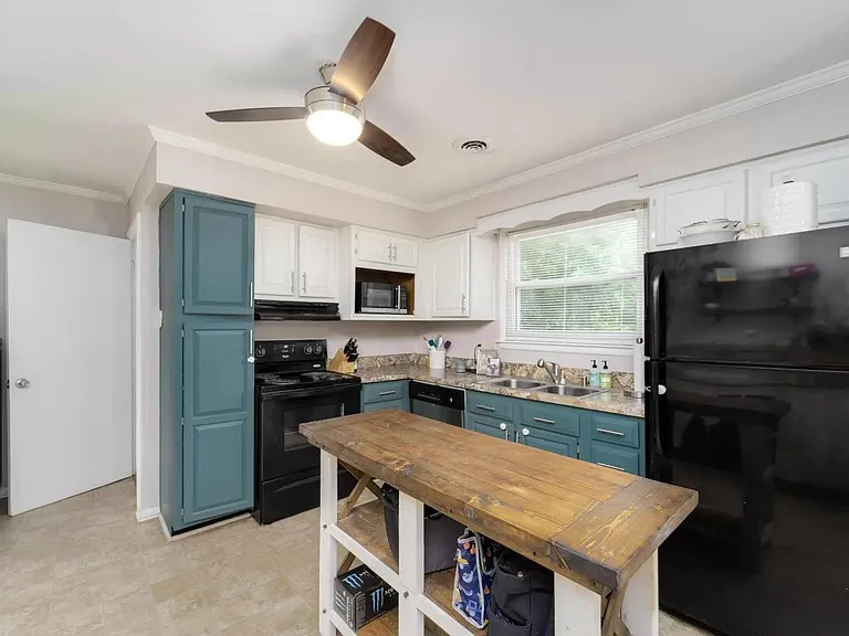 517 Brewer Dr — Photo 2