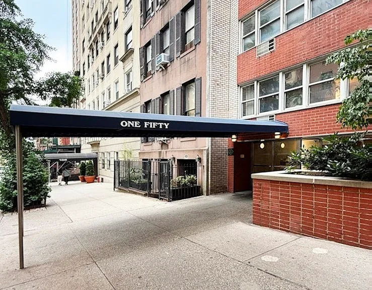 150 E 37th St #PHC — Photo 9