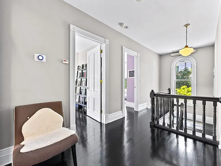 19 Howe Pl — Photo 5