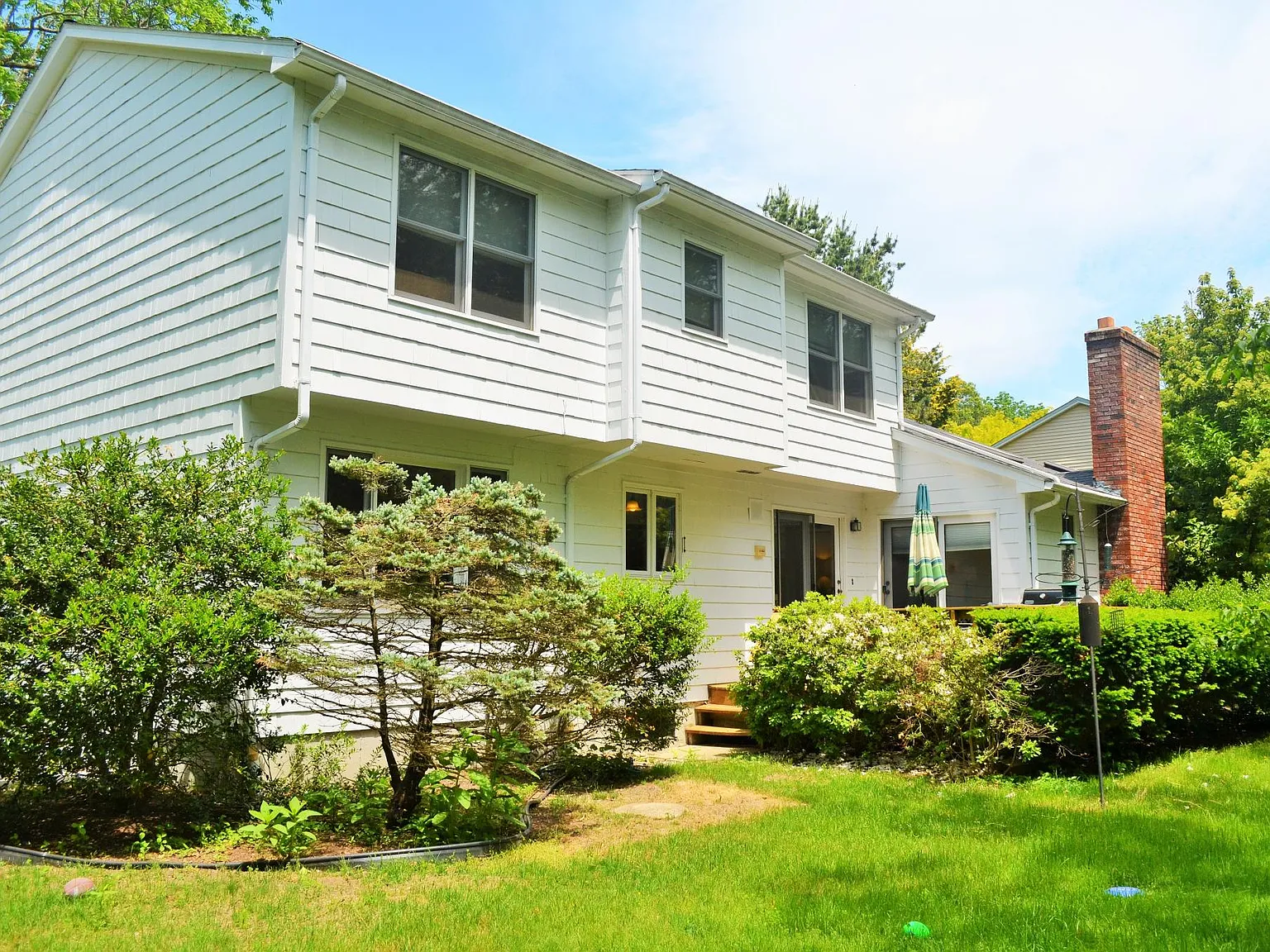 4 bed, 2.5 bath, 2128 sqft, $4,350 — Photo 3