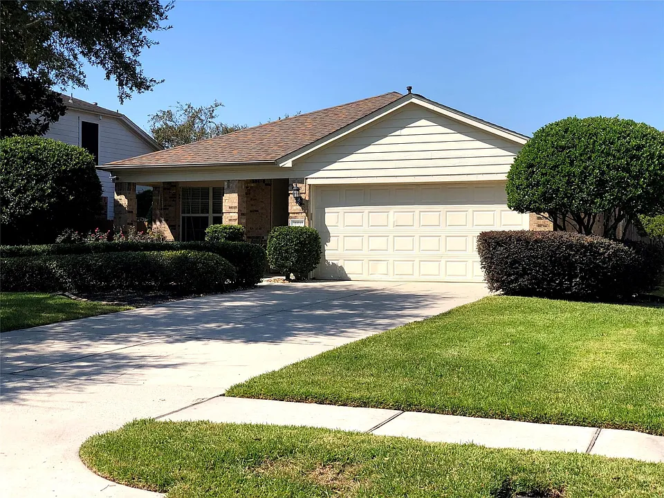 4611 Pin Oak Creek Ln