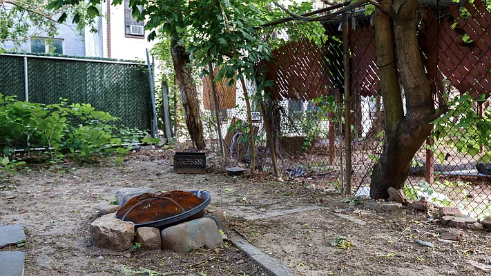 Rented by Nooklyn NYC LLC | media 12