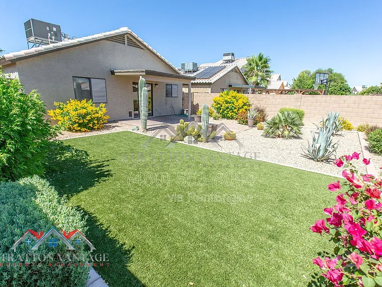 2105 E Donald Dr — Photo 30