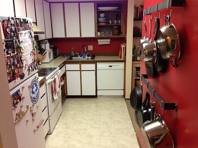 Kitchen (with separate pantry) near washer/dryer