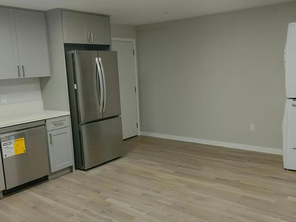 3rd image of 2305 Rockefeller Ln #E