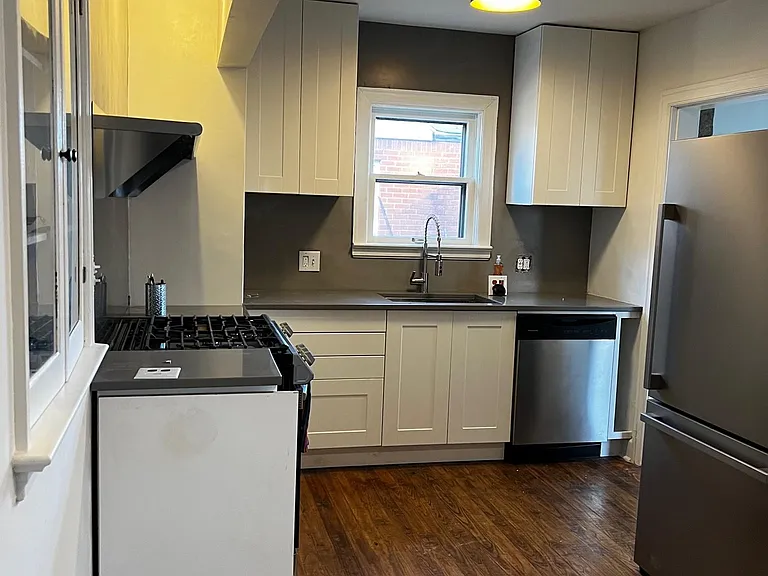1415 S Knoxville Ave — Photo 6