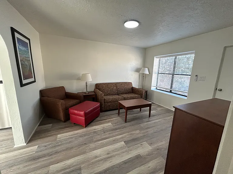 174 W 7th Ave #2 — Photo 4