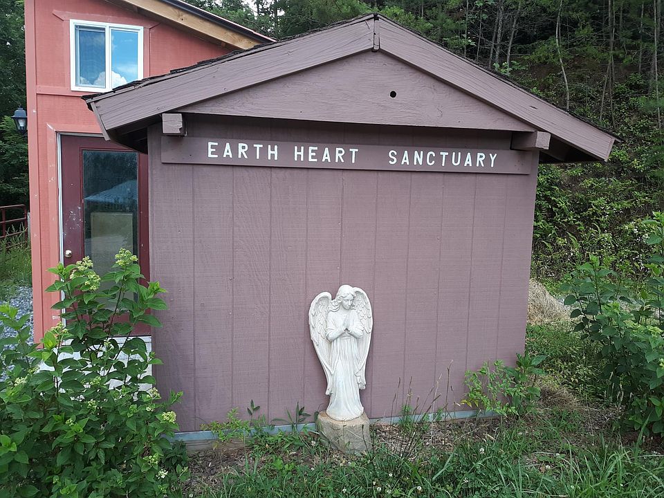 The apartment is nestled in a private Nature Sanctuary called Earth Heart