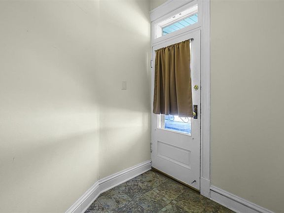 3rd image of 4906 Seibert Ave