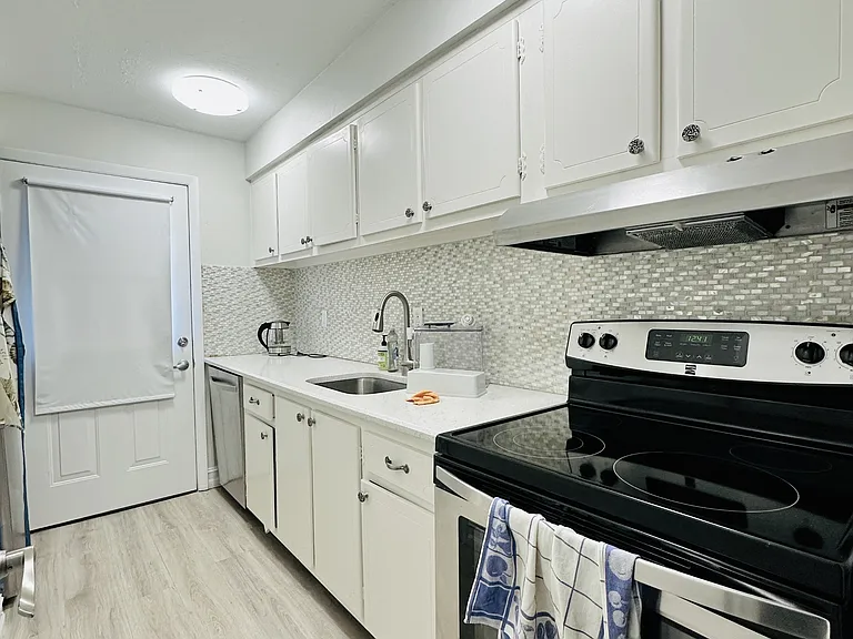 72 7th St S #306 — Photo 12