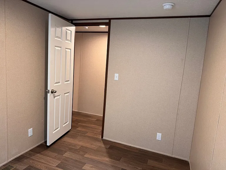 112 Harold Ln — Photo 13