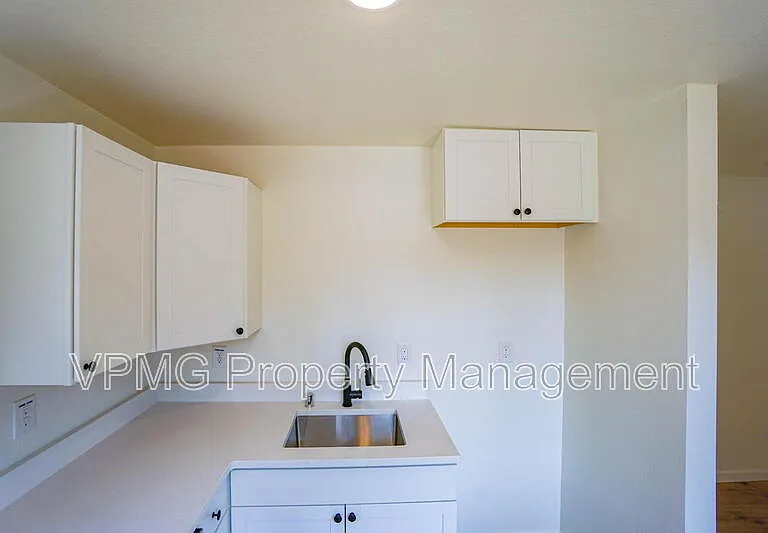 10412 NE 71st St — Photo 8