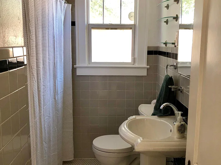 2909 Campus Blvd NE — Photo 8