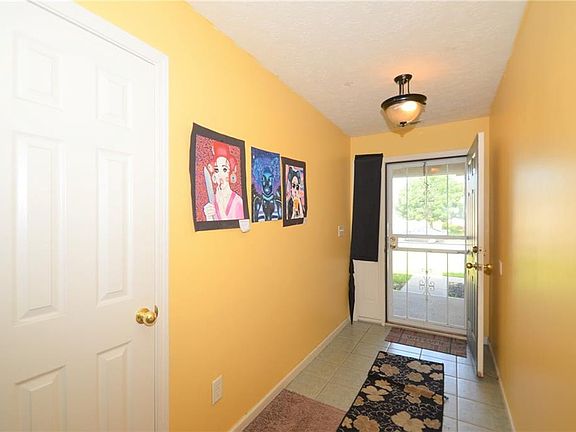 4th image of 2905 Foxbriar Pl