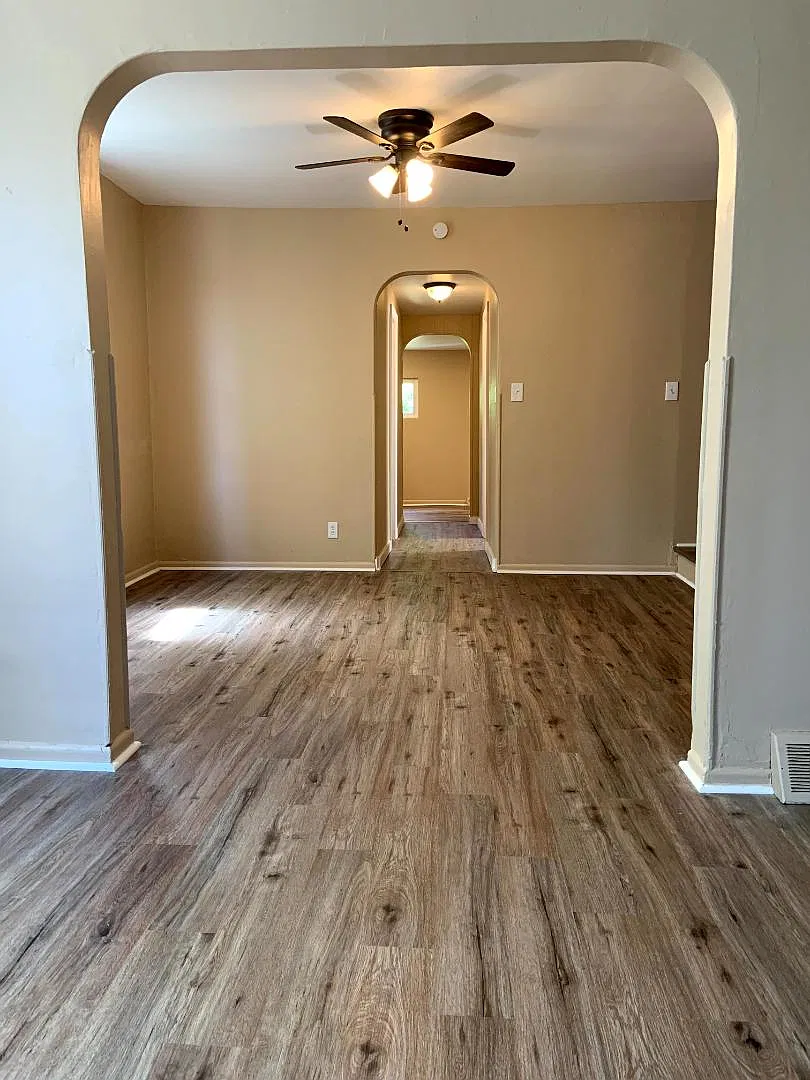 827 N New St — Photo 3
