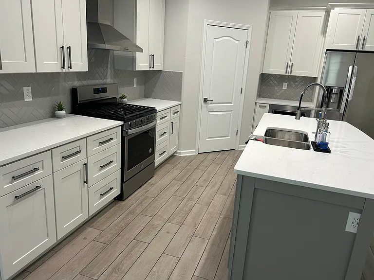 186 Granite City Ave — Photo 3