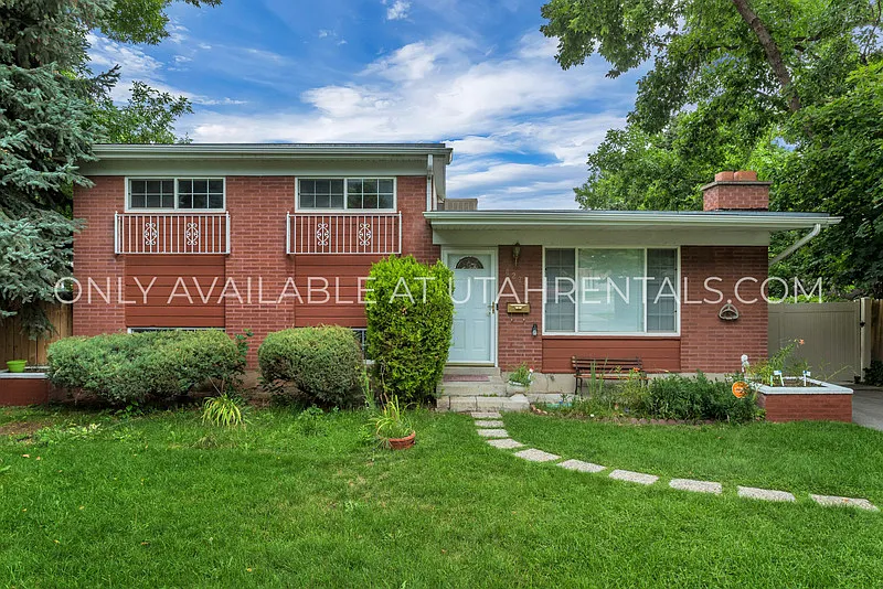 4270 S Monarch Way