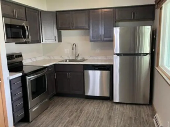 2737 E Ave NW, Cedar Rapids, IA 52405