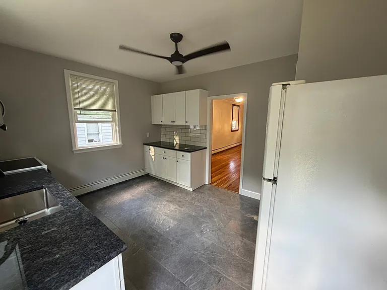 136 N Green St — Photo 4