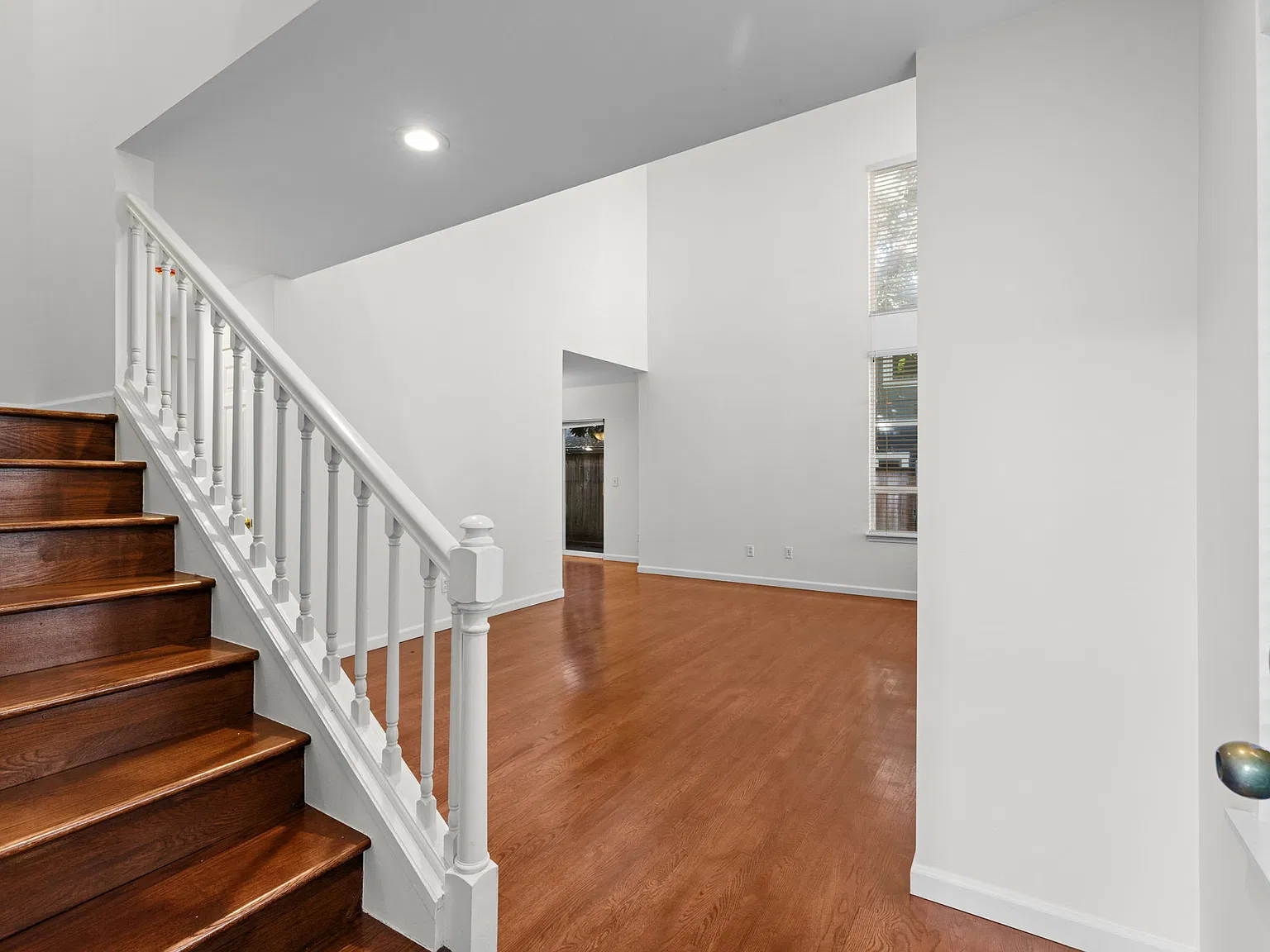 2 bed, 2.5 bath, 1358 sqft, $3,600 — Photo 4
