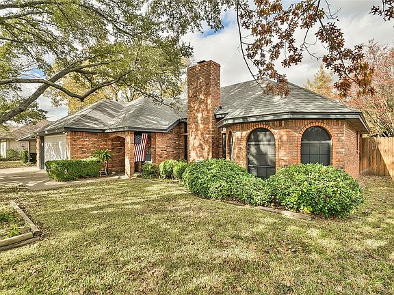 3rd image of 1218 Chaparral Ln