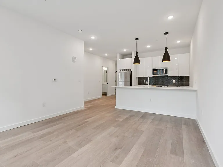 130 Monitor Street — Photo 9