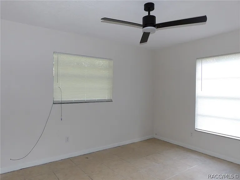 8935 N Basswood Ave — Photo 13