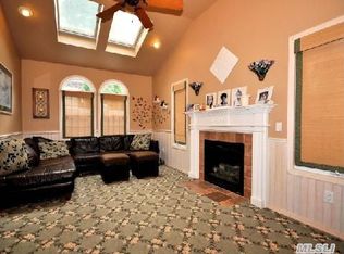 94 Strathmore Ln, Rockville Centre, NY 11570