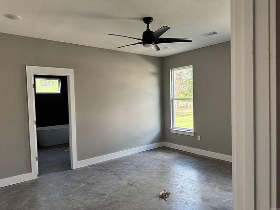 3rd image of 5 Ridge View St