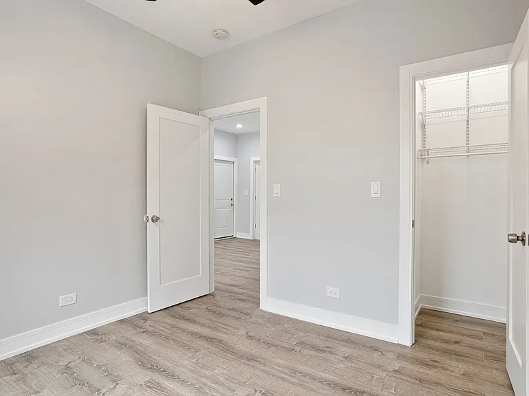 6035-6045 N Winthrop Ave #1055-1067 — Photo 99