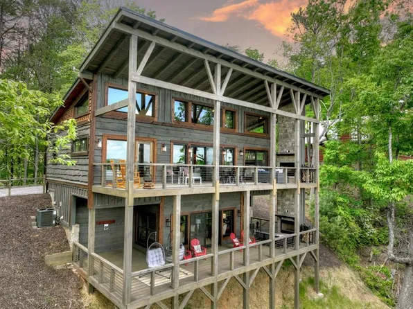 1235 Cherry Lake Dr, Blue Ridge, GA 30513