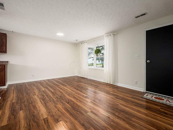 4th image of 343 Amesbury Dr